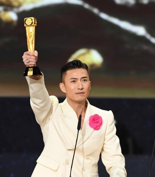 丰泰优配 TVB视帝晒全家福破婚变传闻，携妻儿吉隆坡庆生，5岁儿子萌翻