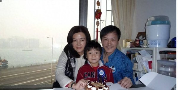 盛鹏配资 TVB女星自曝被儿子嫌穷，曾是黄子华的初恋，后嫁给万人迷主持人